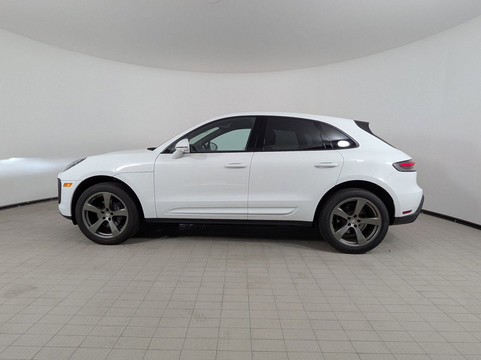 Certified 2025 Porsche Macan AWD/4WD video 2