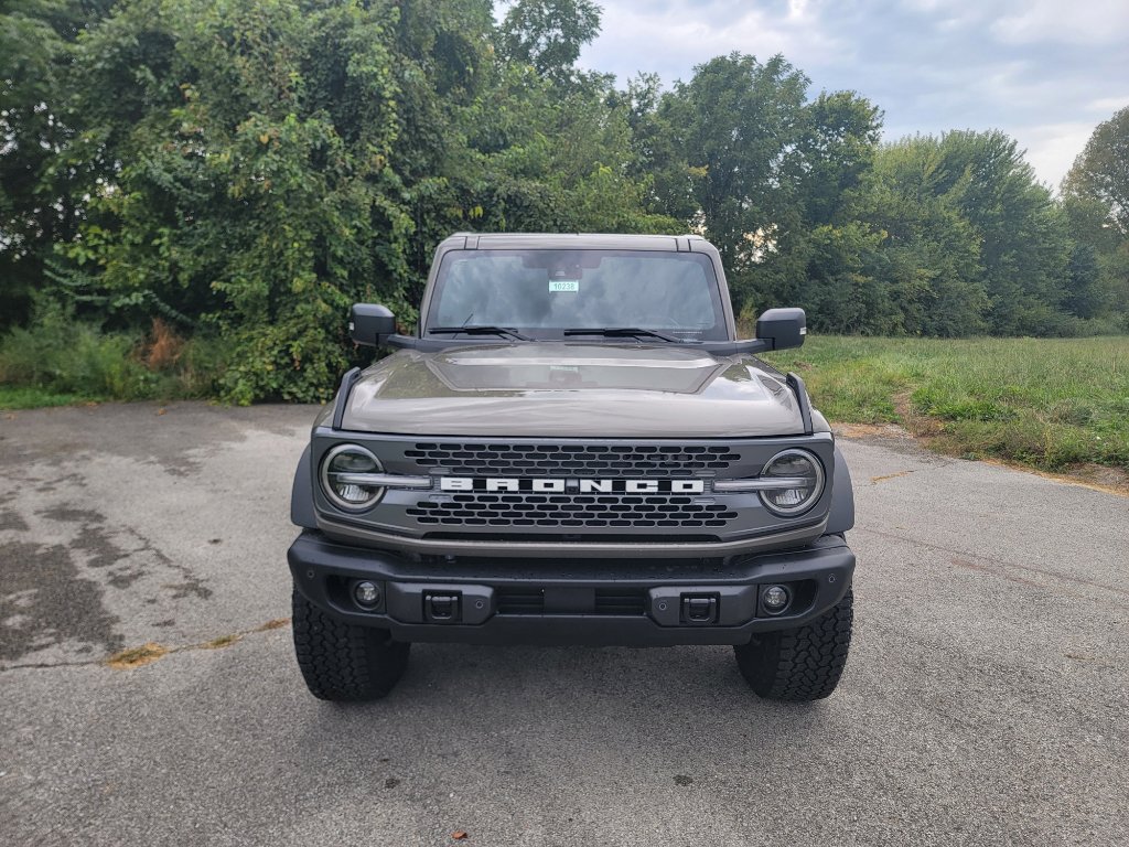 New 2025 Ford Bronco Badlands image 2