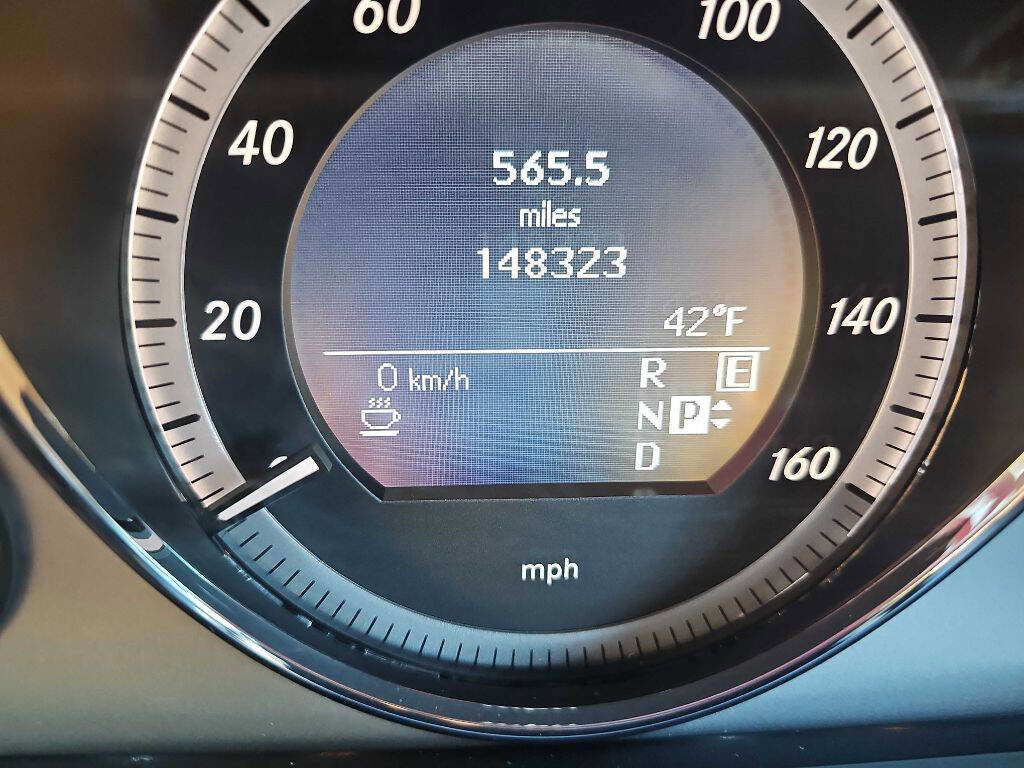 Used 2011 Mercedes-Benz E 350 4MATIC Sedan image 27