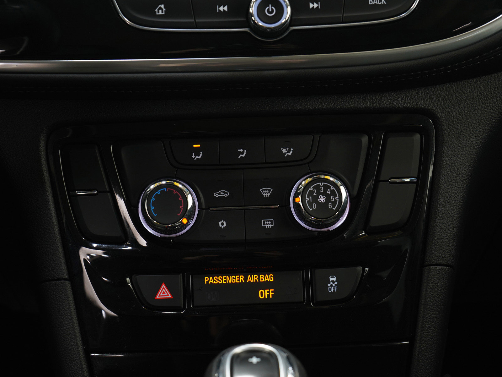 Used 2021 Buick Encore Preferred image 18