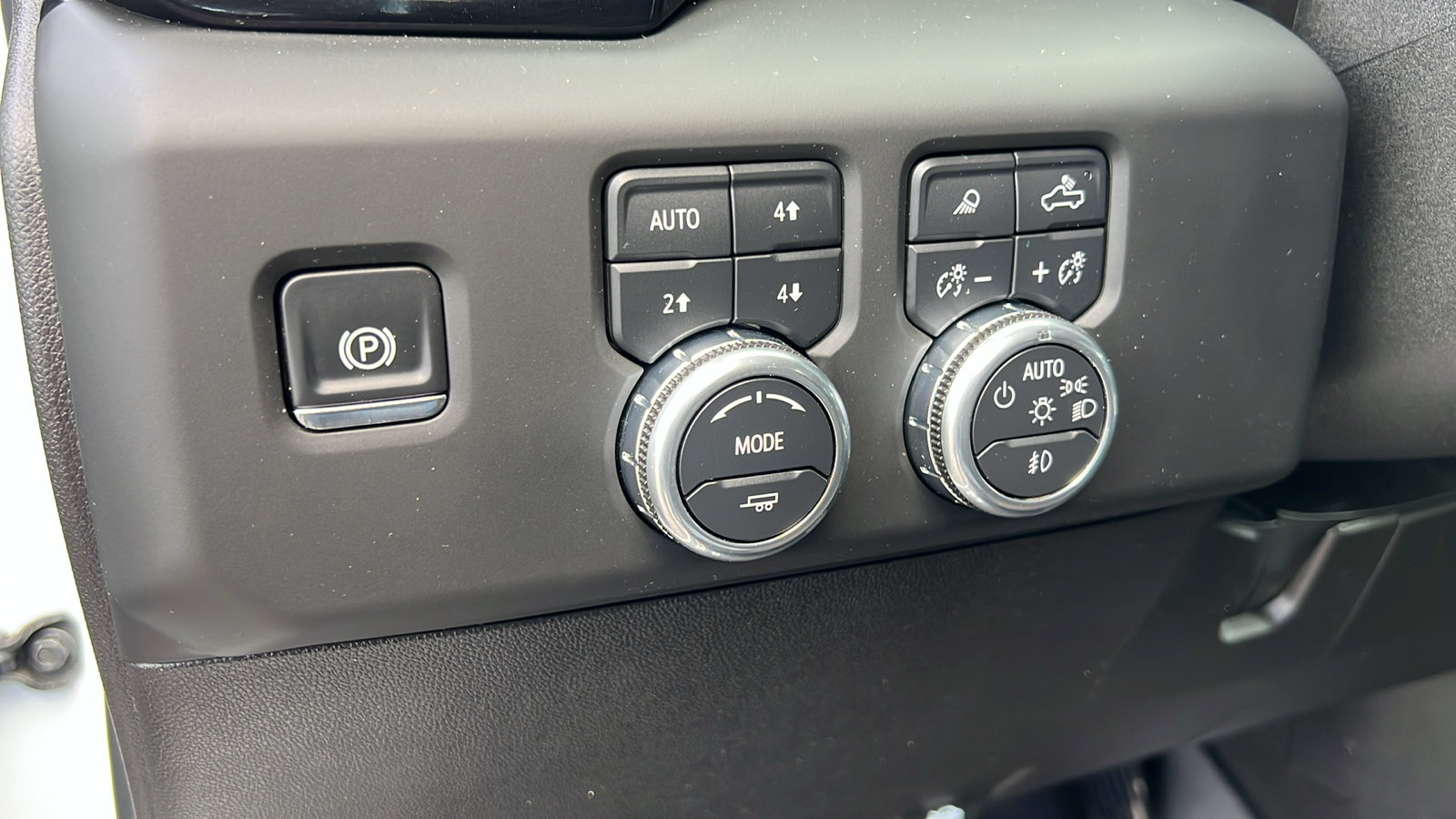 Certified 2025 GMC Sierra 2500 AT4 AWD/4WD image 30