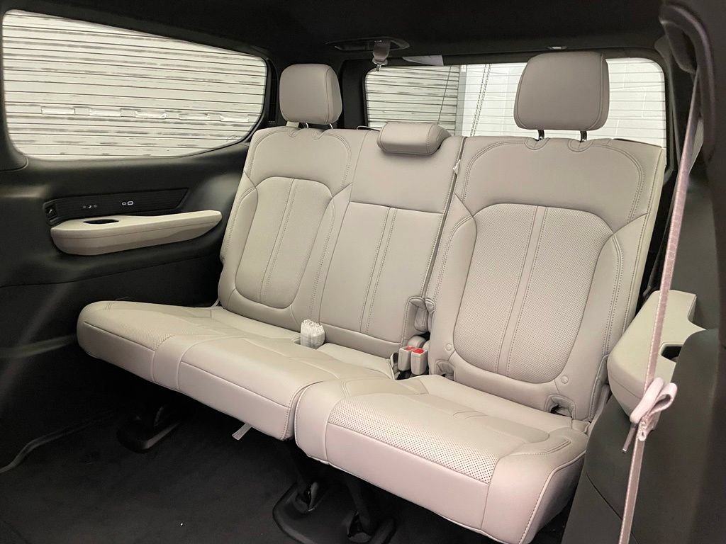 New 2026 Jeep Grand Wagoneer 2WD w/ Premium Group I image 21