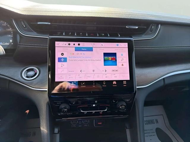 Used 2025 Jeep Grand Cherokee Limited image 13