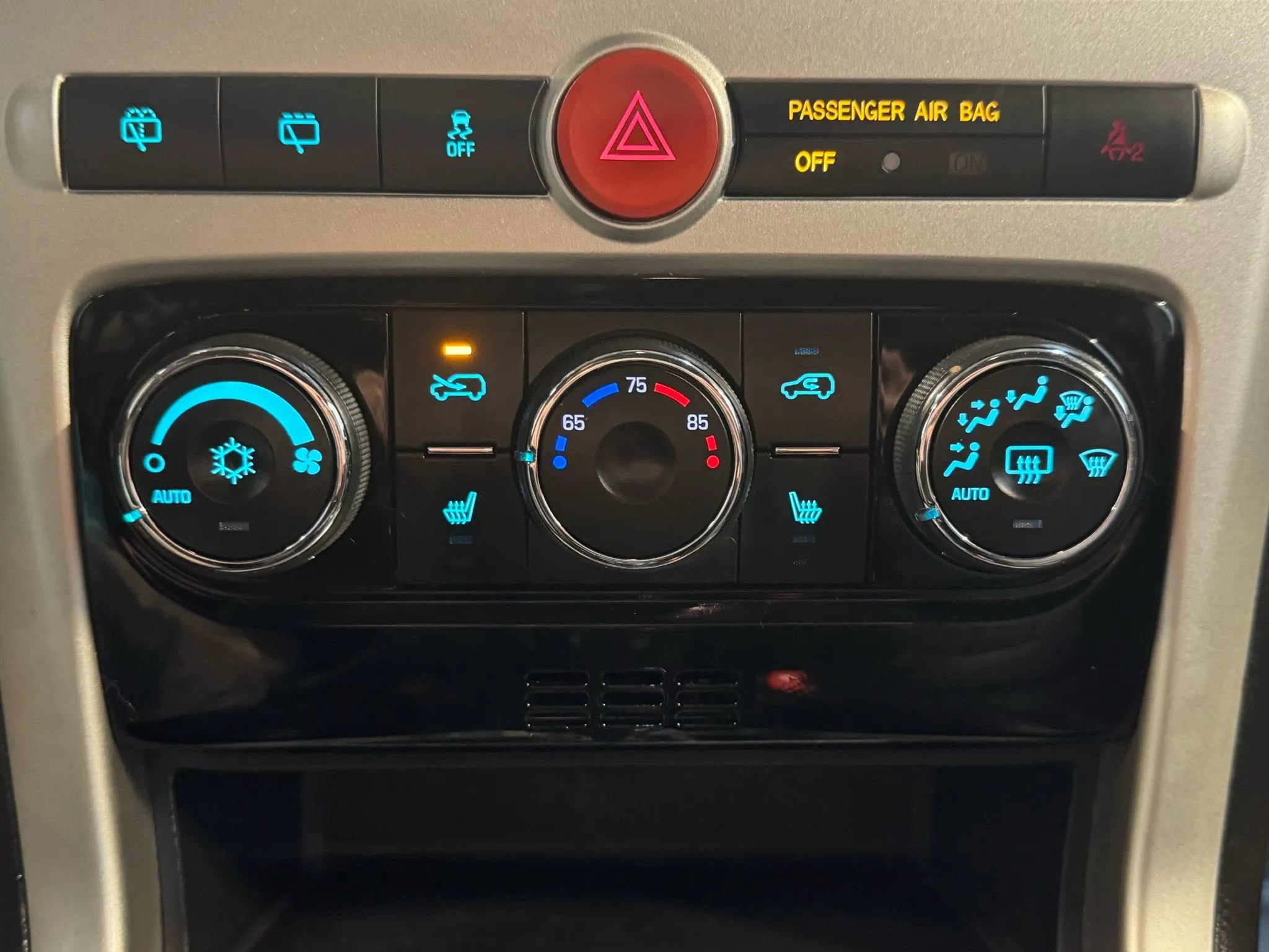 Used 2014 Chevrolet Captiva Sport LT w/ Convenience Package image 12