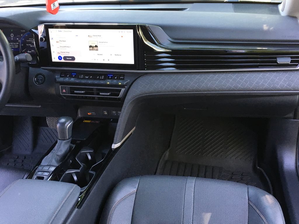 Used 2025 Toyota Camry XLE w/ Premium Package AWD/4WD image 31