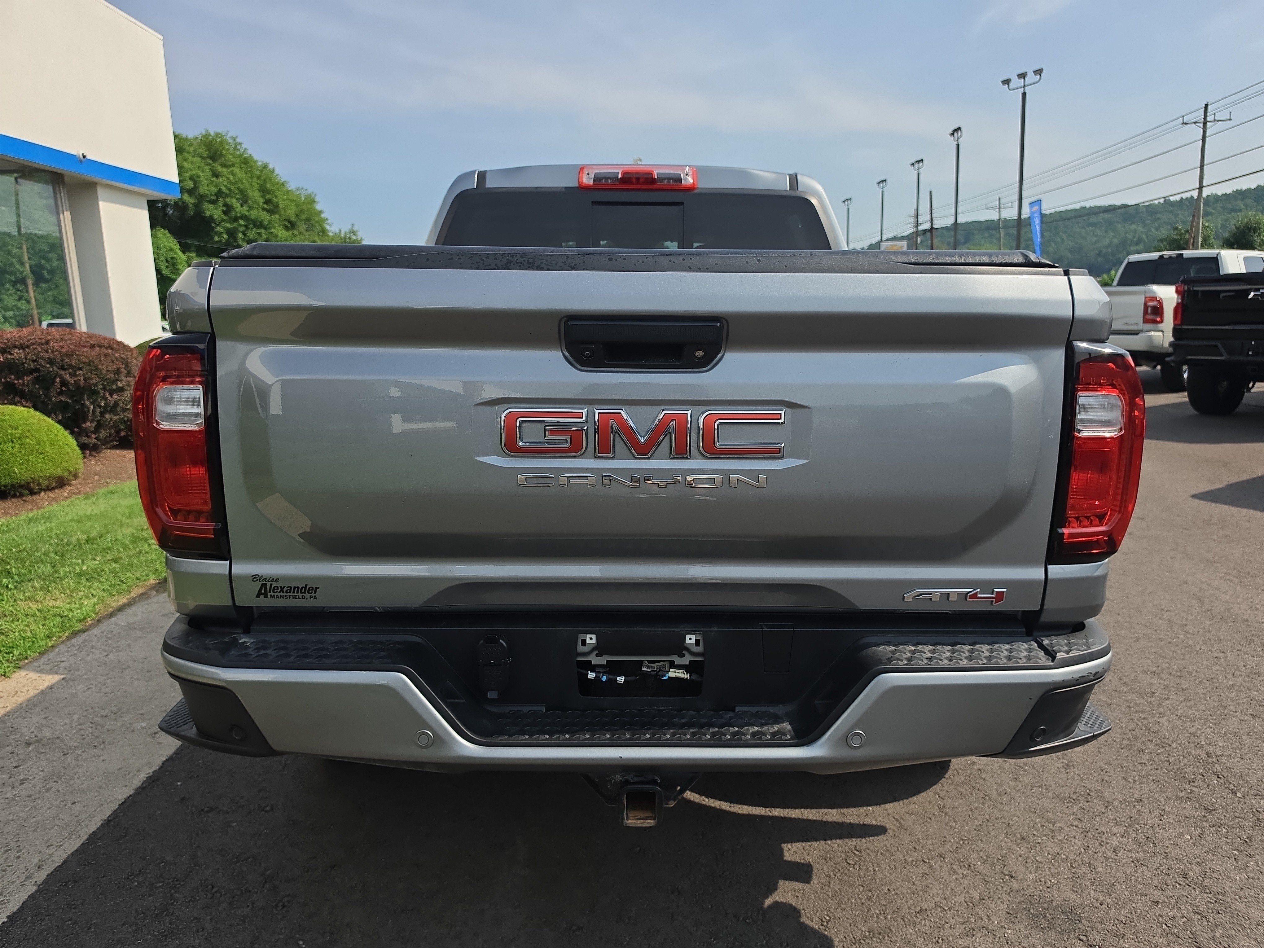 Used 2025 GMC Canyon AT4 AWD/4WD image 4