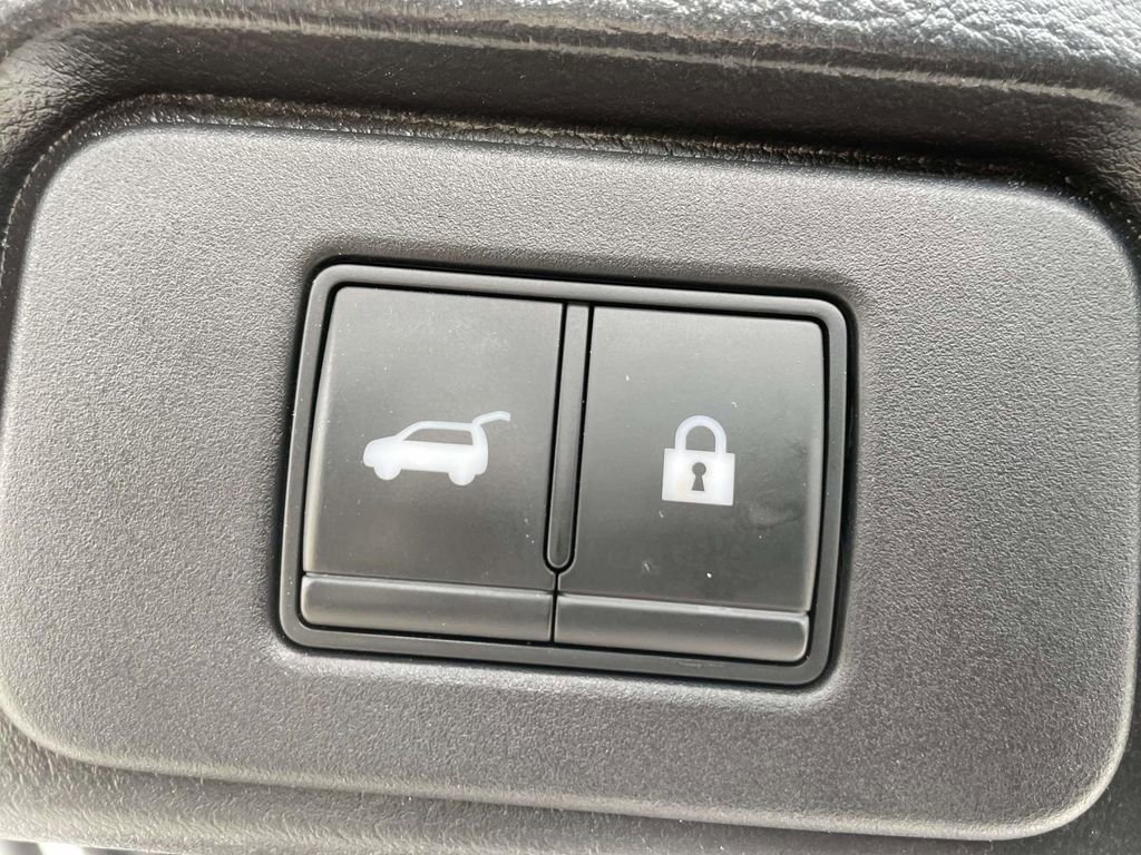 Used 2022 Nissan Rogue SL w/ SL Premium Package image 9