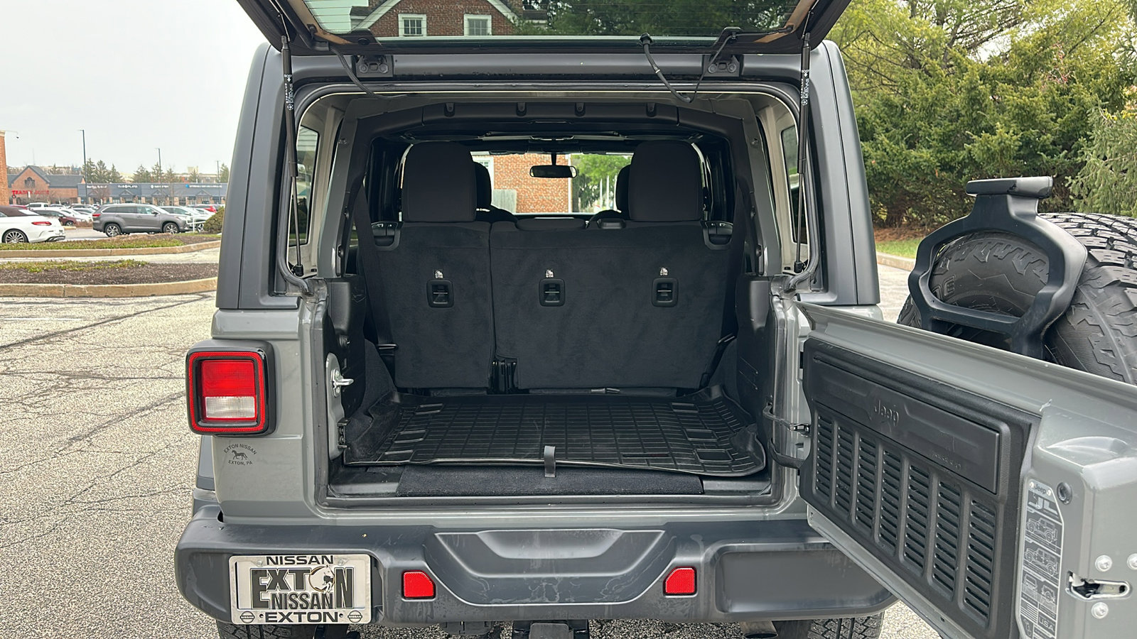 Used 2020 Jeep Wrangler Unlimited Sahara w/ Cold Weather Group image 7