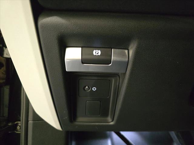 Used 2020 Land Rover Defender 110 SE AWD/4WD image 25