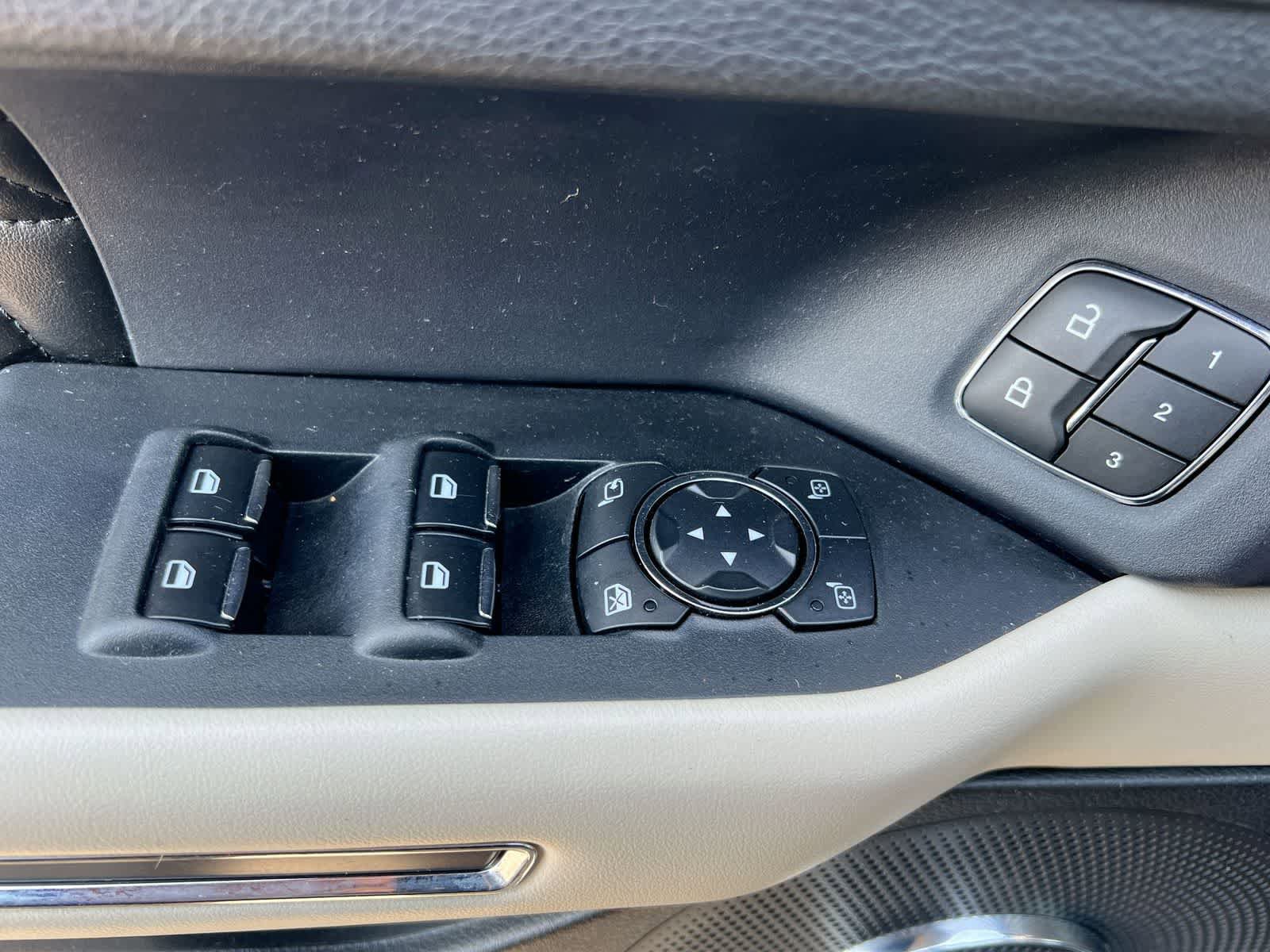 Used 2019 Ford Expedition Platinum image 16