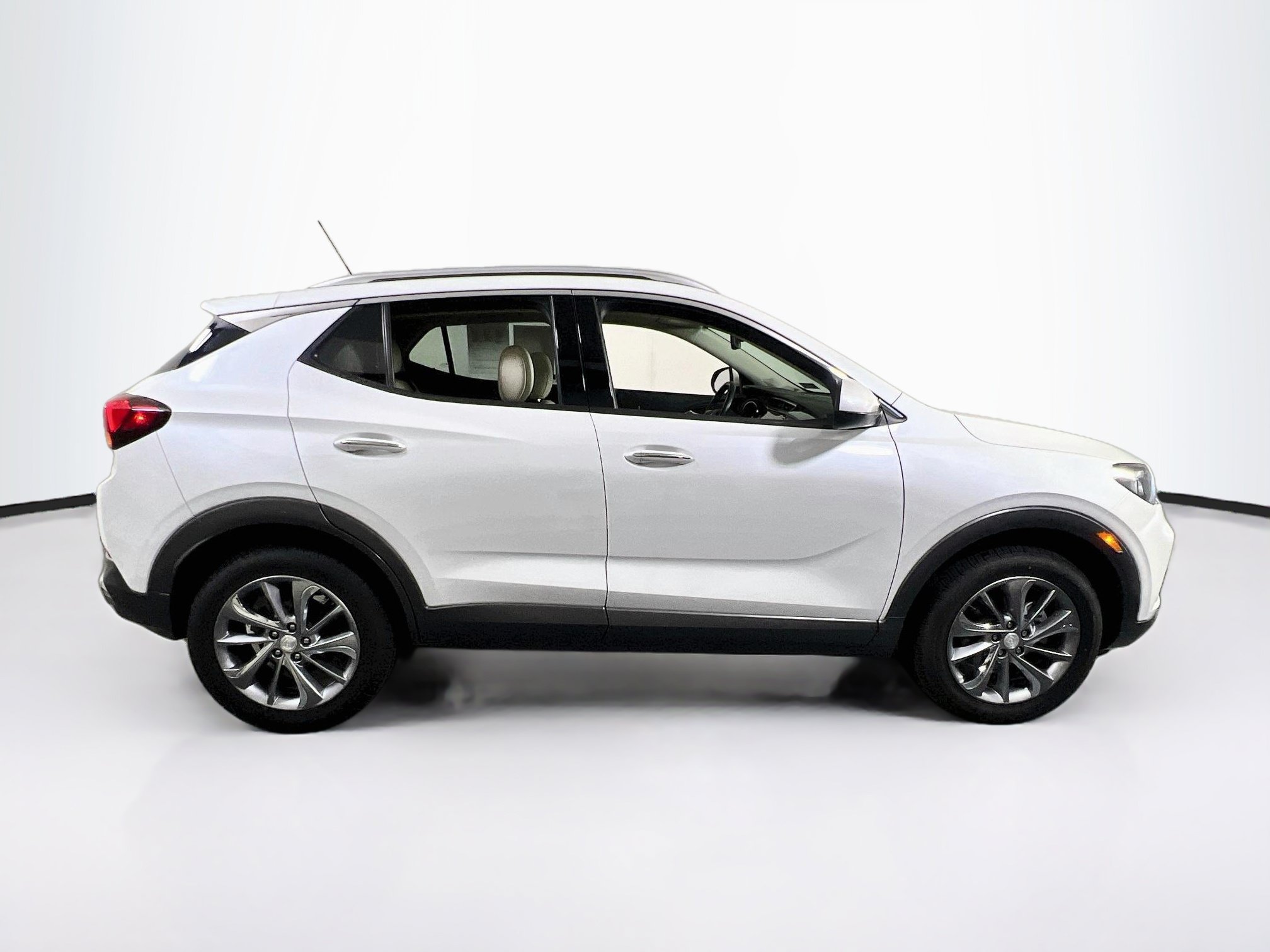 Used 2020 Buick Encore GX Essence w/ Experience Buick Package AWD/4WD image 4