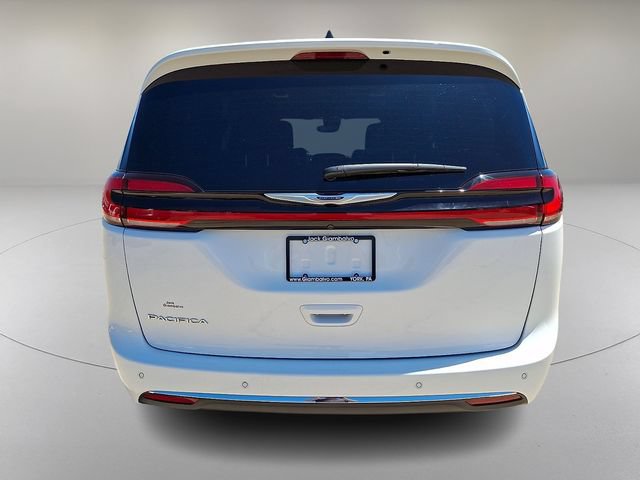 Used 2025 Chrysler Pacifica Select FWD image 9