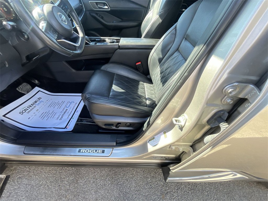 Used 2021 Nissan Rogue Platinum image 12