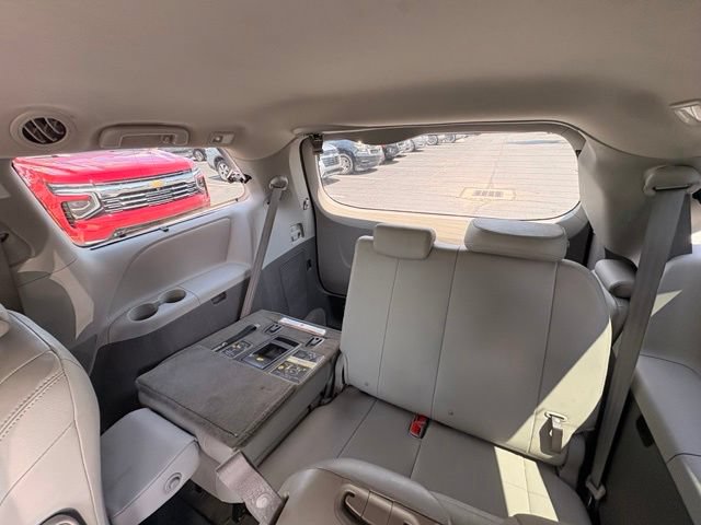 Used 2015 Toyota Sienna XLE Premium FWD image 13