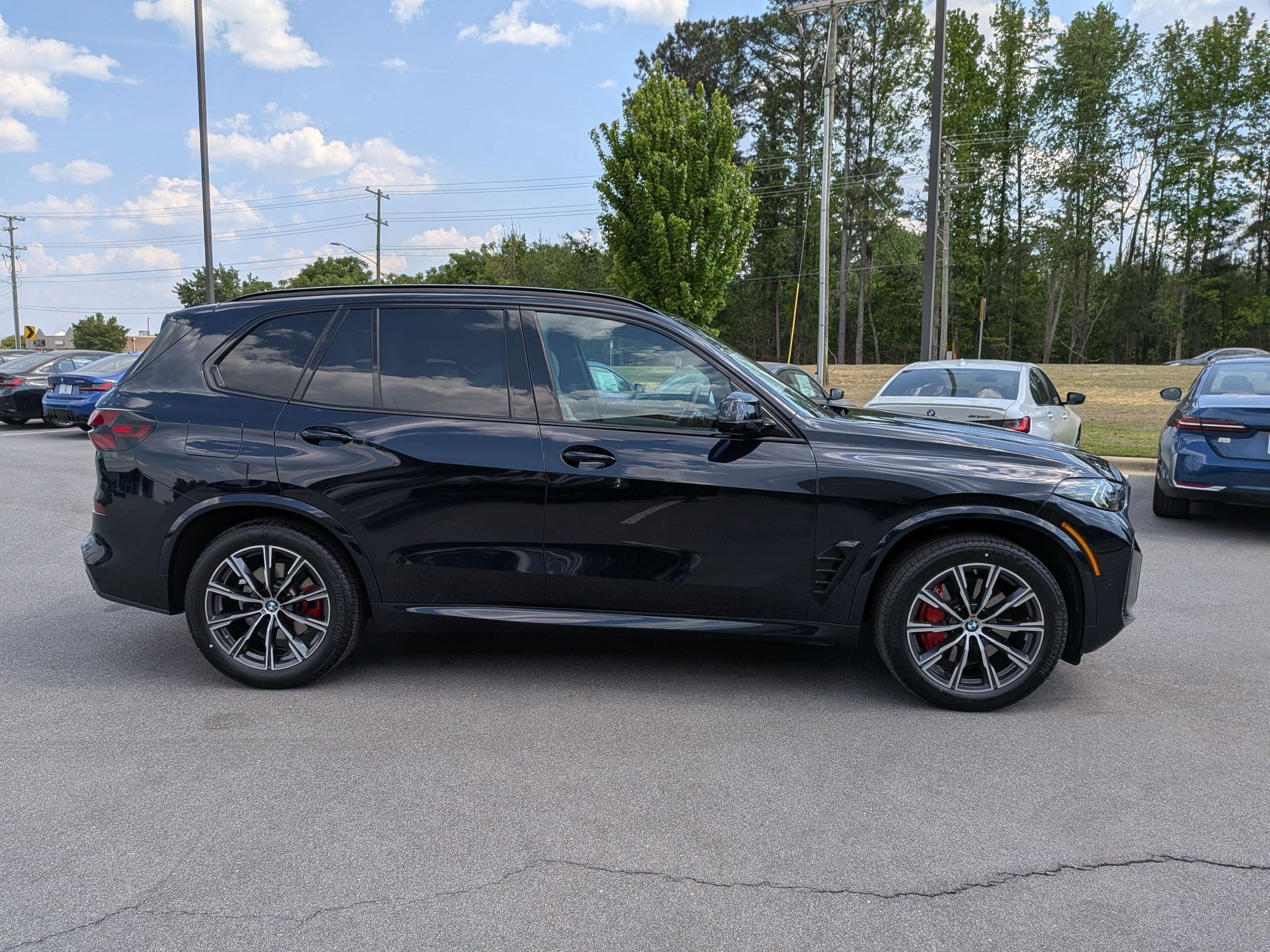 Certified 2025 BMW X5 xDrive40i w/ M Sport Package AWD/4WD image 2