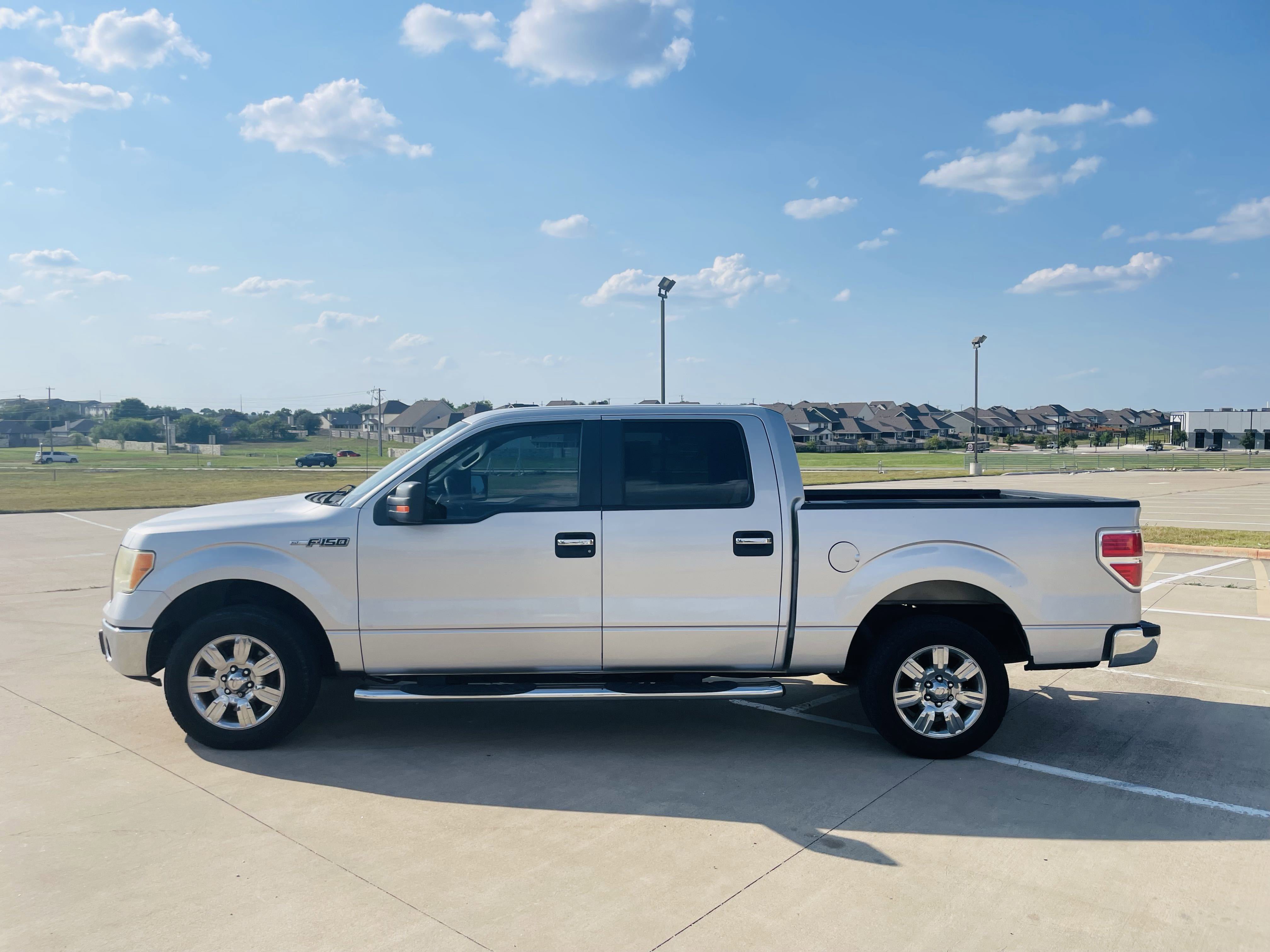 Used 2010 Ford F150 XLT image 2