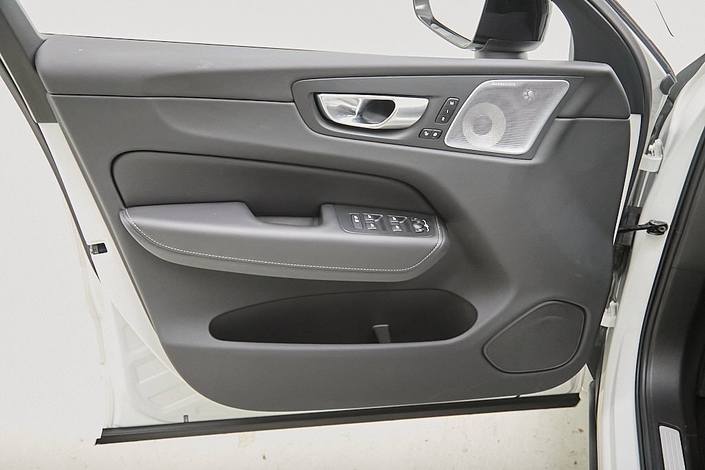 Certified 2023 Volvo XC60 B5 Ultimate image 10