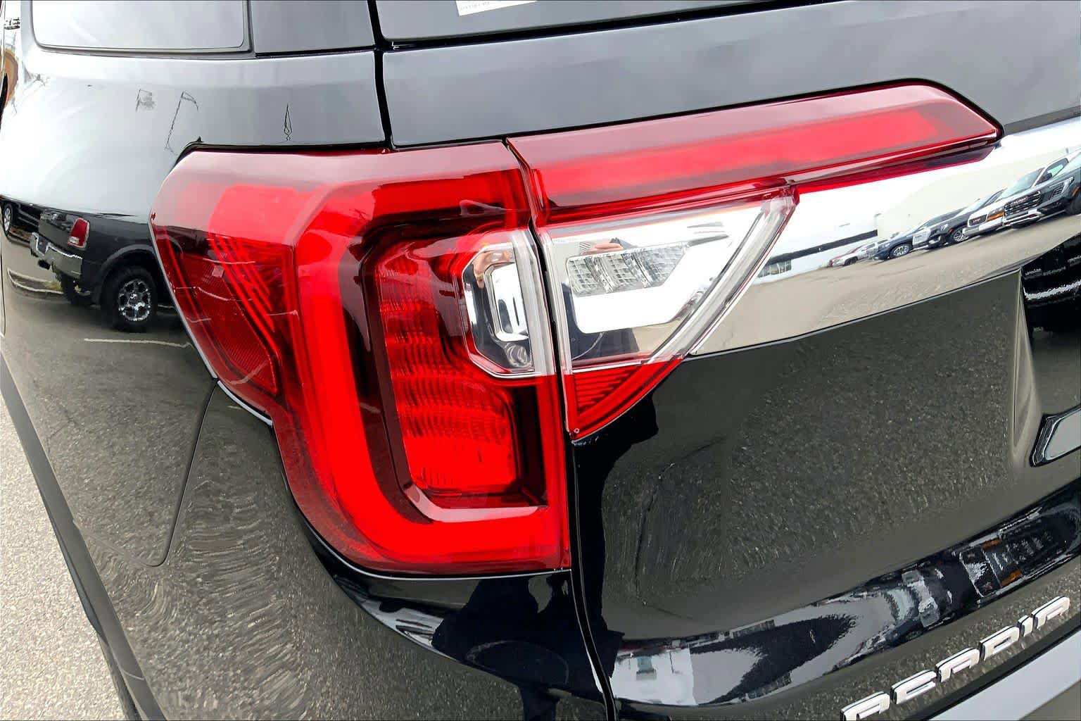 Used 2023 GMC Acadia SLE w/ Driver Convenience Package image 27