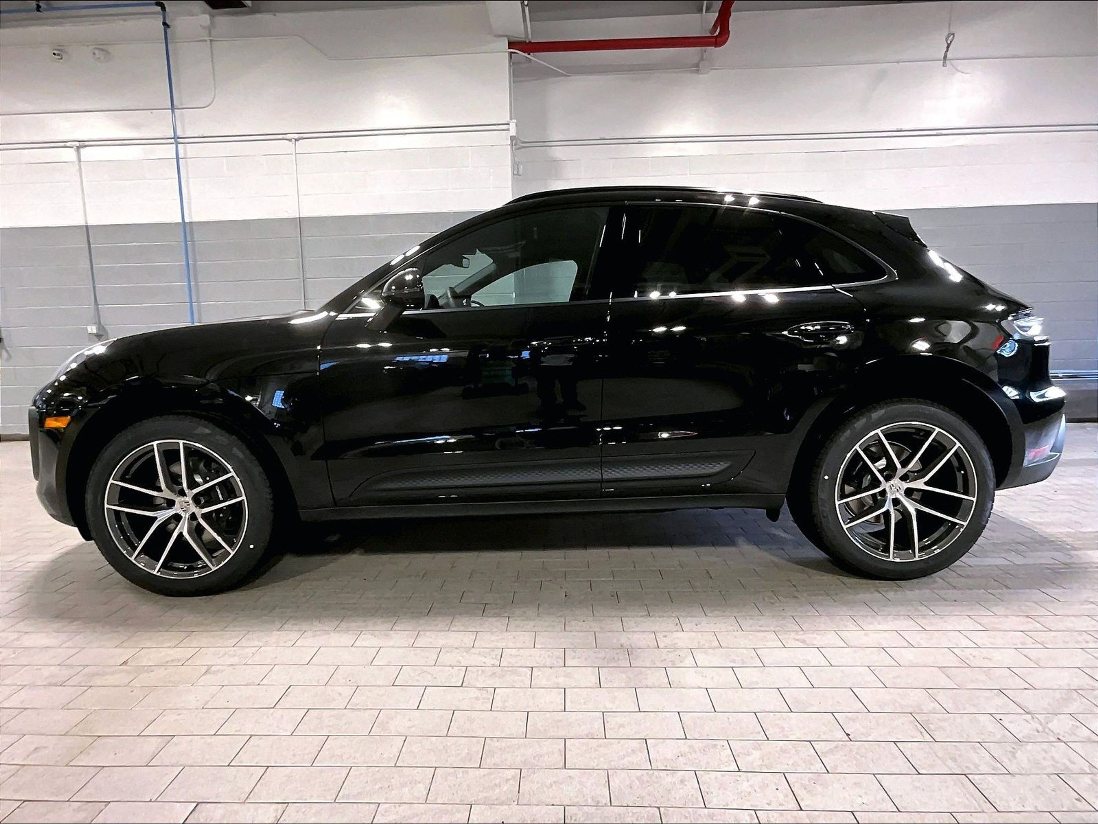 New 2026 Porsche Macan image 2