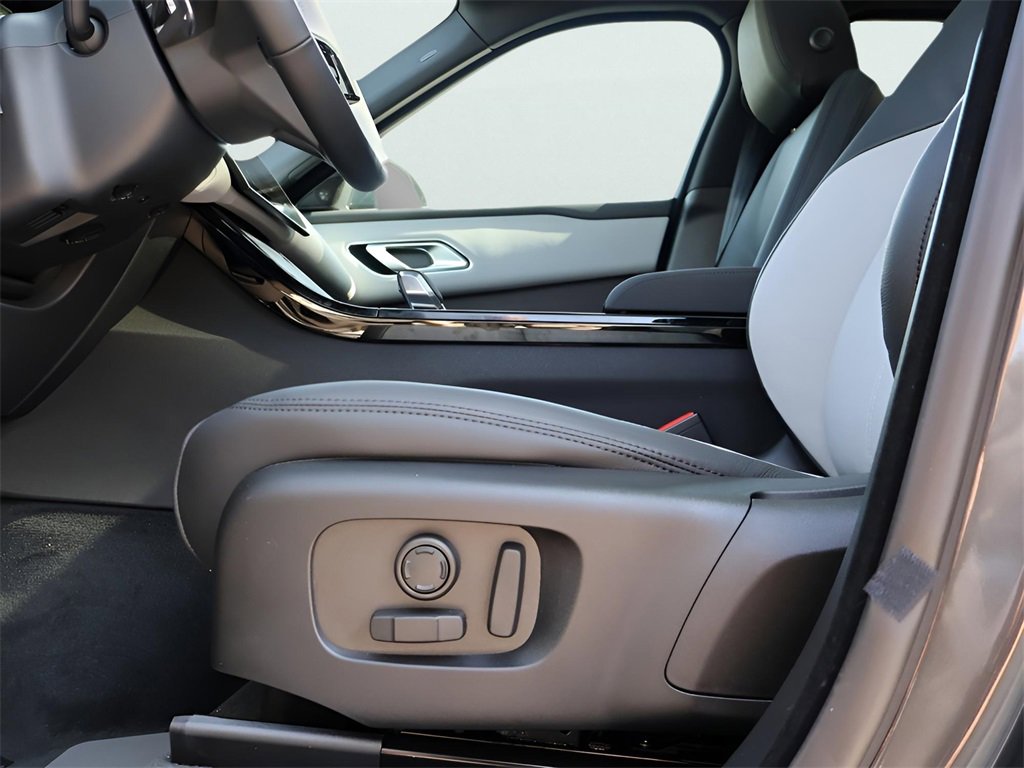 New 2026 Land Rover Range Rover Velar Dynamic SE image 37