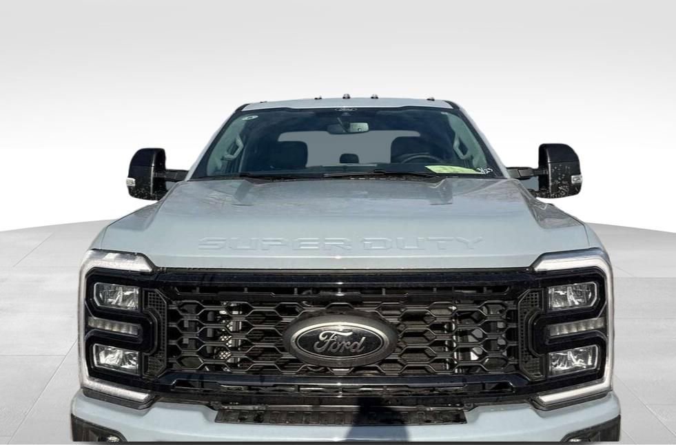 Used 2026 Ford F350 Lariat w/ Tremor Off-Road Package image 4