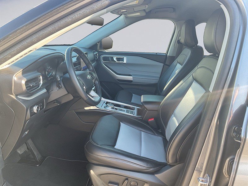 Used 2023 Ford Explorer XLT w/ Equipment Group 202A RWD image 9