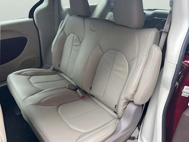 Used 2018 Chrysler Pacifica L image 11