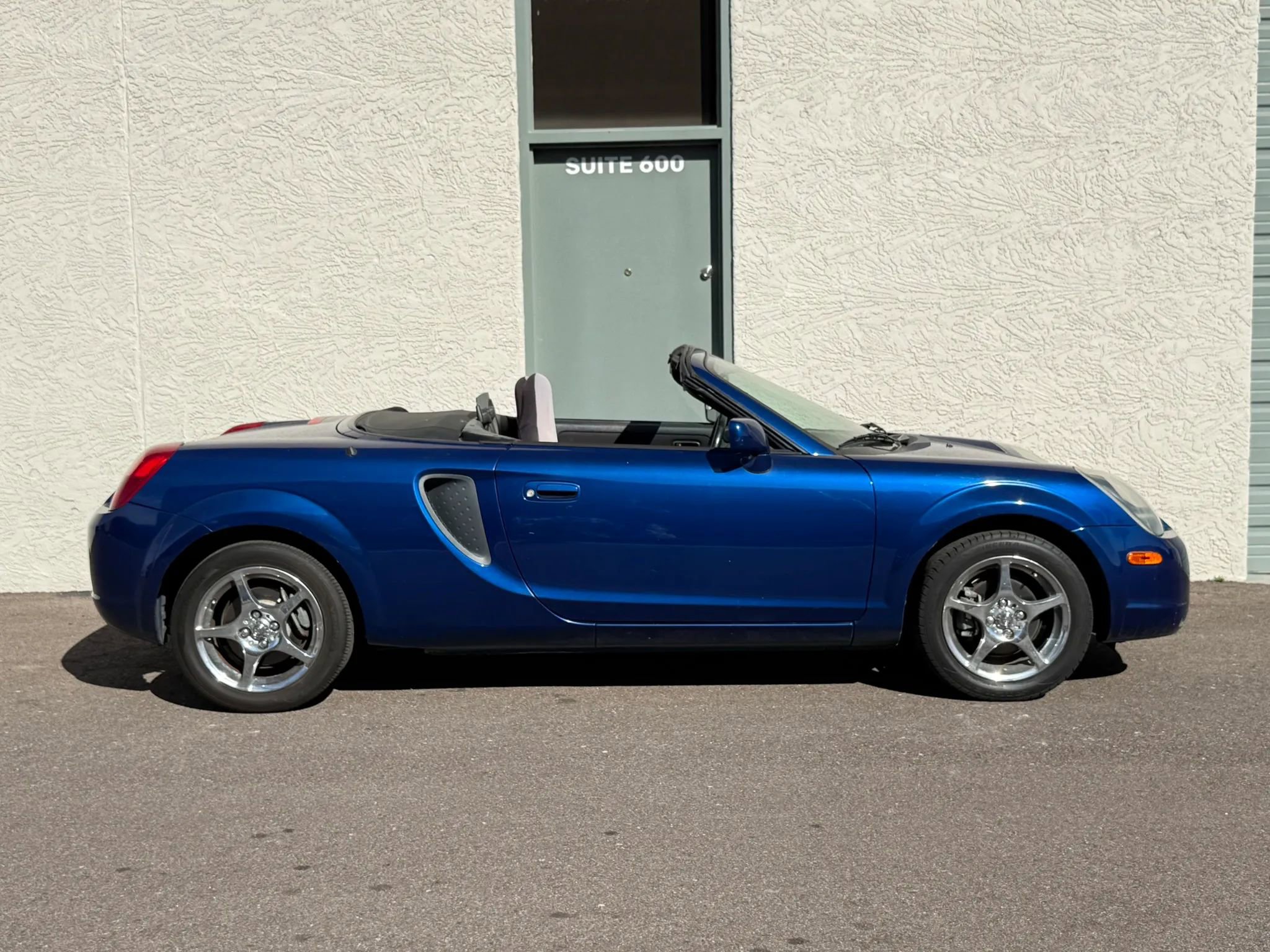 Used 2001 Toyota MR2 image 7