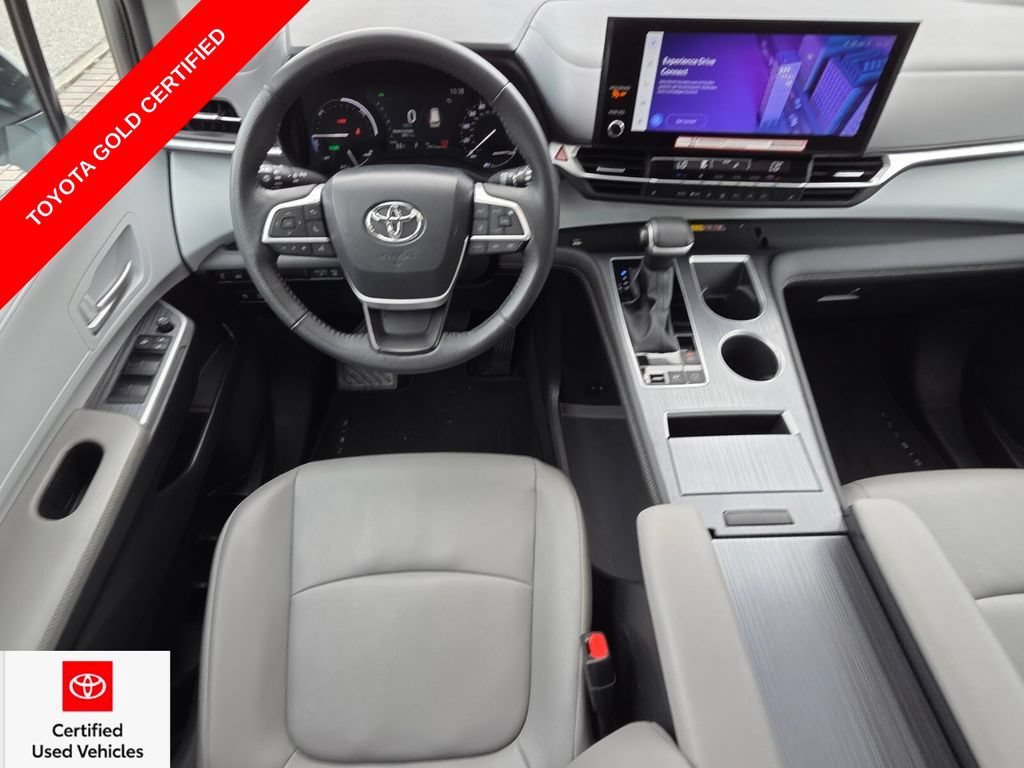 Certified 2025 Toyota Sienna XLE FWD image 6