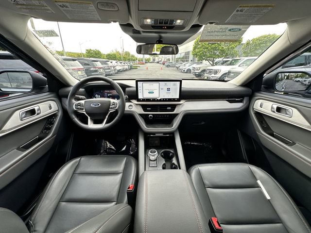 Certified 2025 Ford Explorer Active w/ Active Comfort Package AWD/4WD image 3