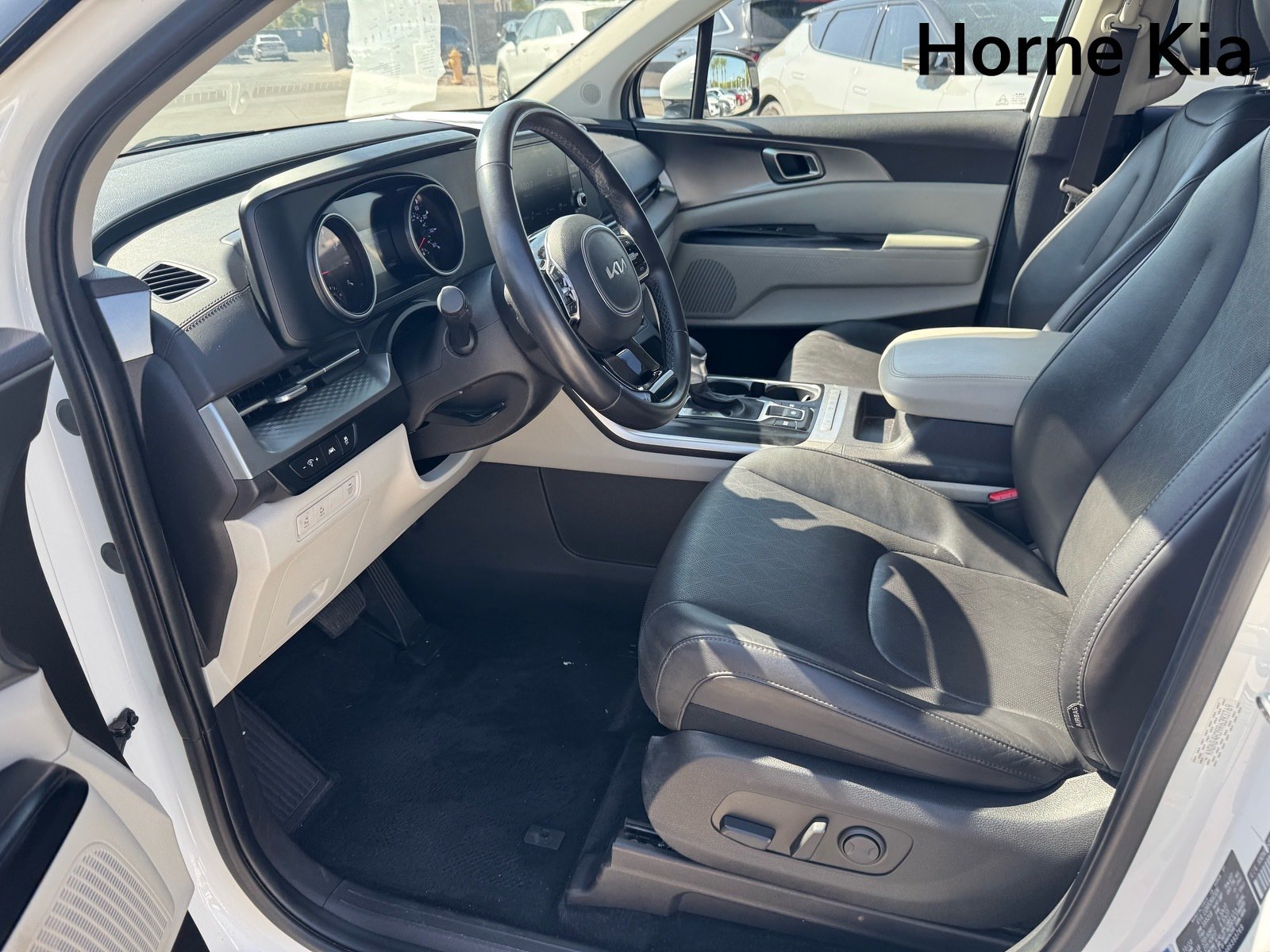 Certified 2024 Kia Carnival LX FWD image 10