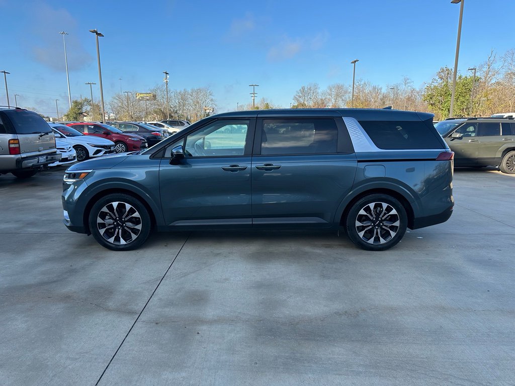 Used 2022 Kia Carnival EX image 8