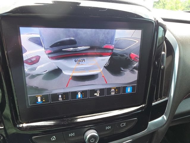 Used 2023 Chevrolet Traverse RS FWD image 13