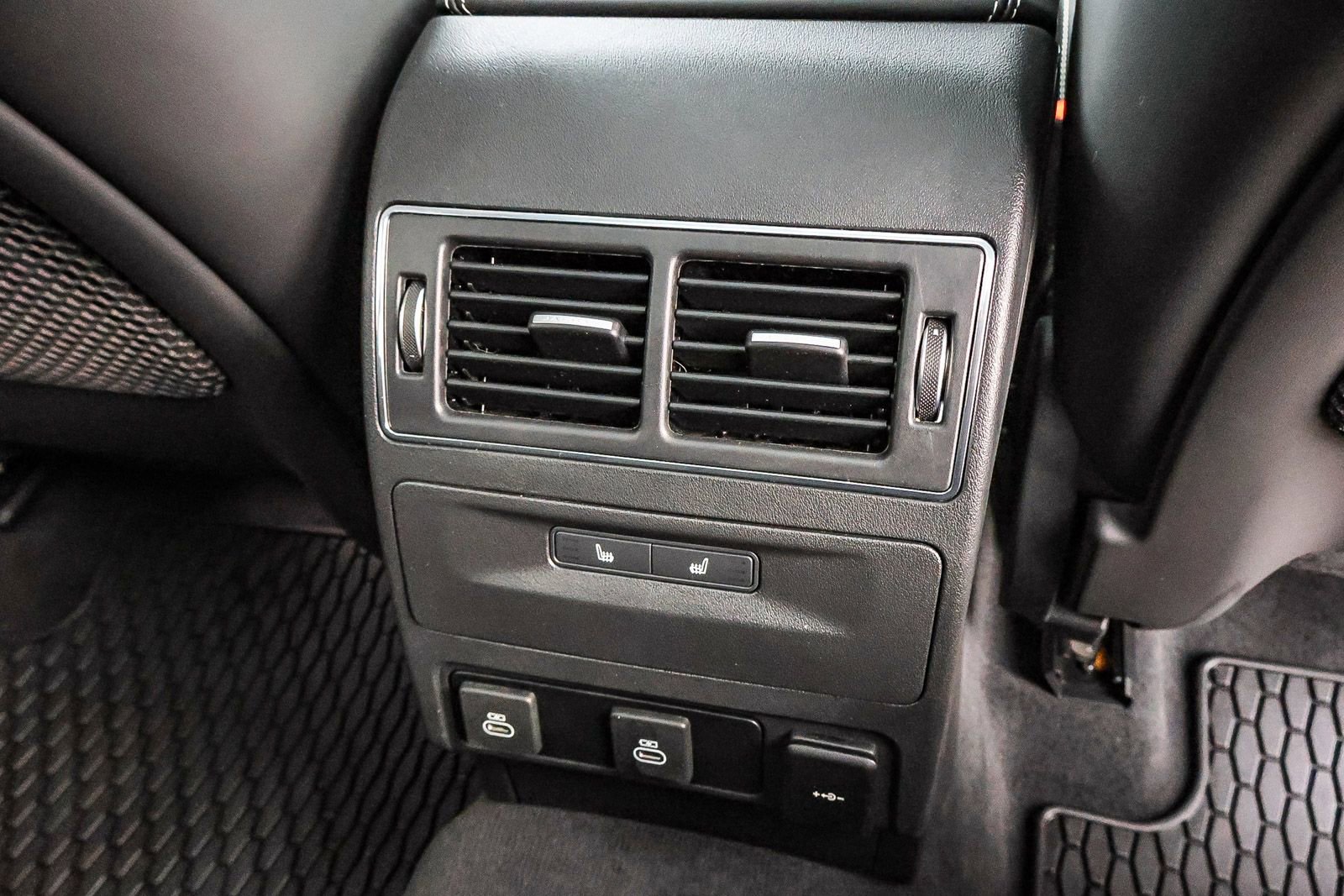 Used 2025 Jaguar F-PACE R-Dynamic S image 21