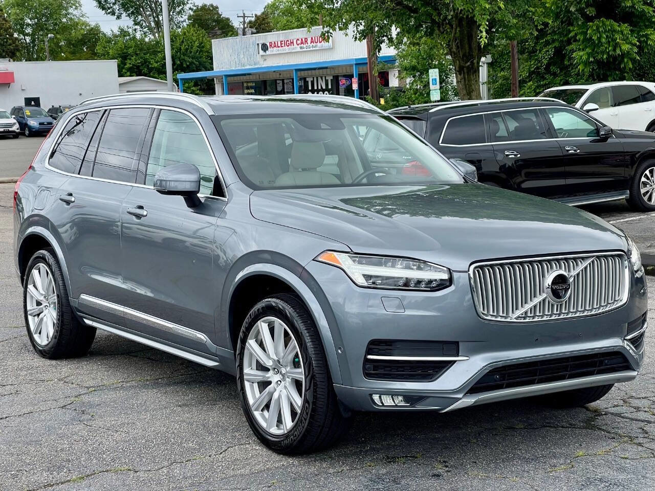 Used 2016 Volvo XC90 T6 Inscription w/ Vision Package image 4