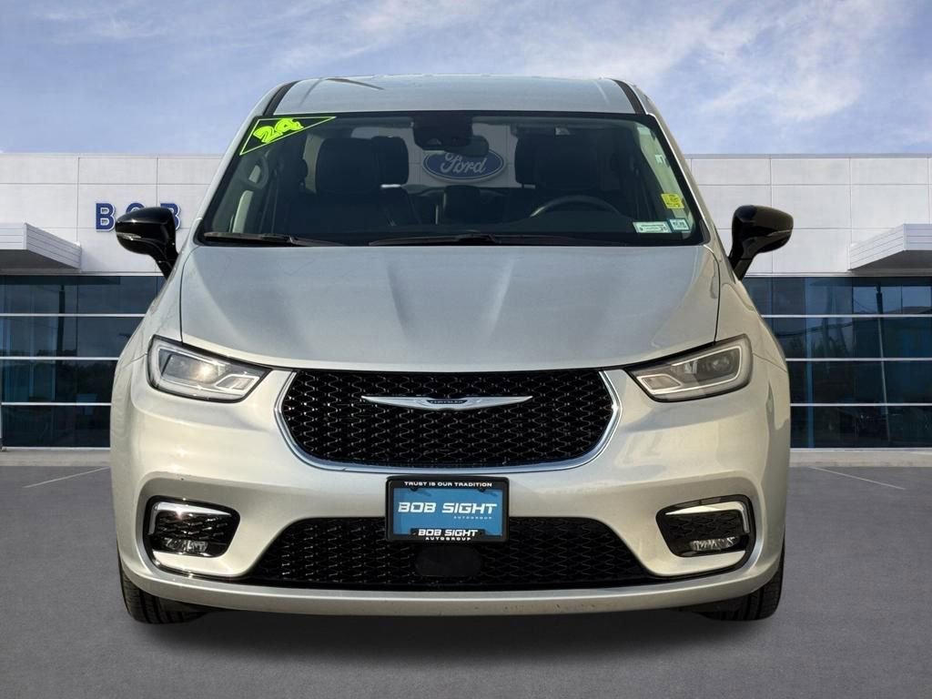 Used 2024 Chrysler Pacifica Touring-L image 41