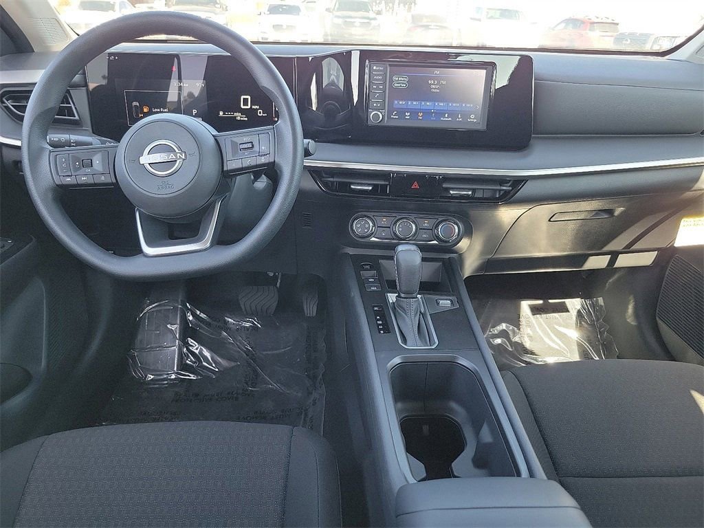 New 2025 Nissan Kicks S image 4