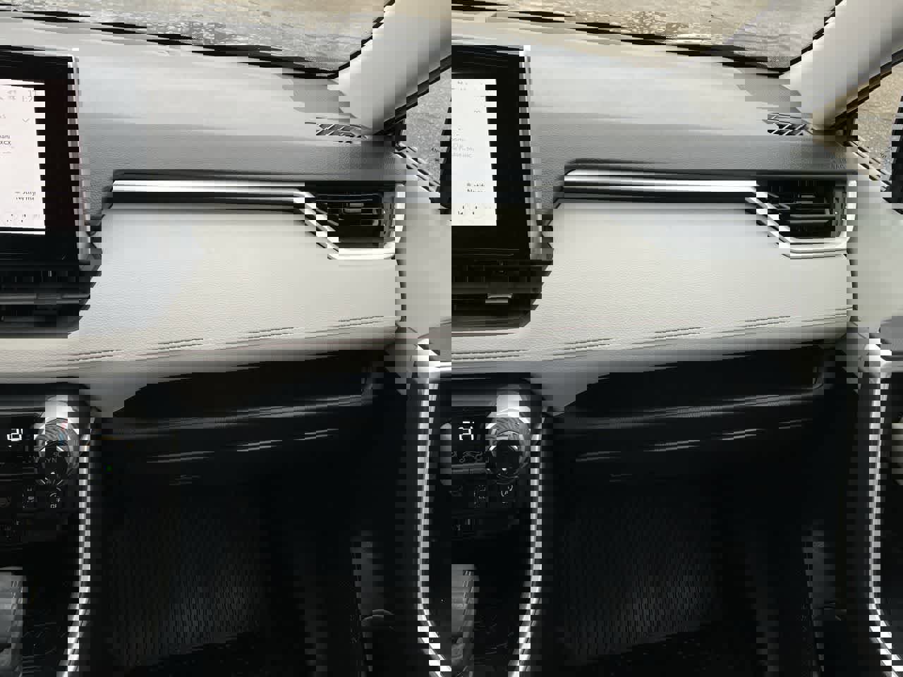 Used 2023 Toyota RAV4 XLE image 16