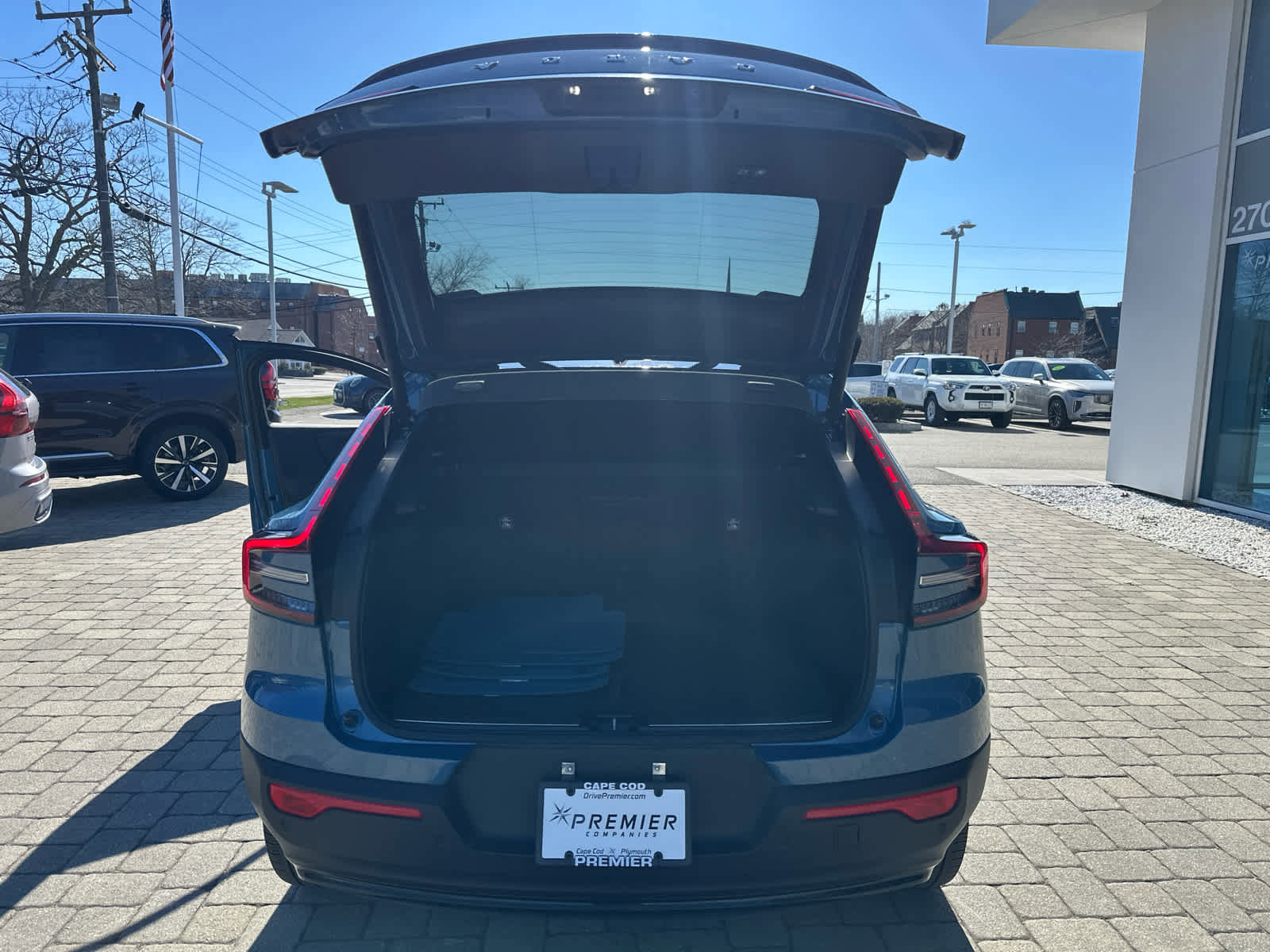 Used 2023 Volvo C40 P8 Recharge Plus image 28