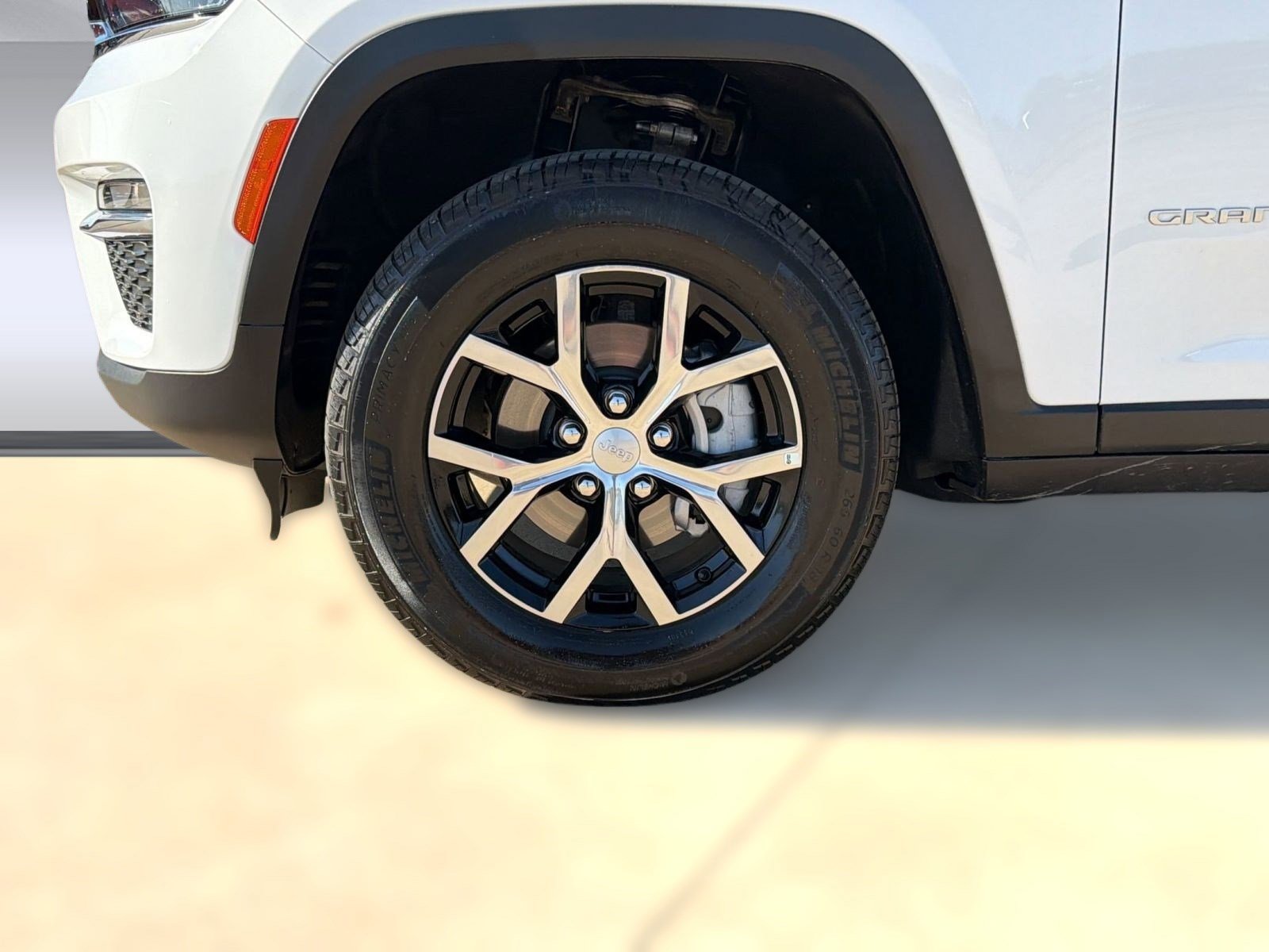 Used 2025 Jeep Grand Cherokee Limited image 10