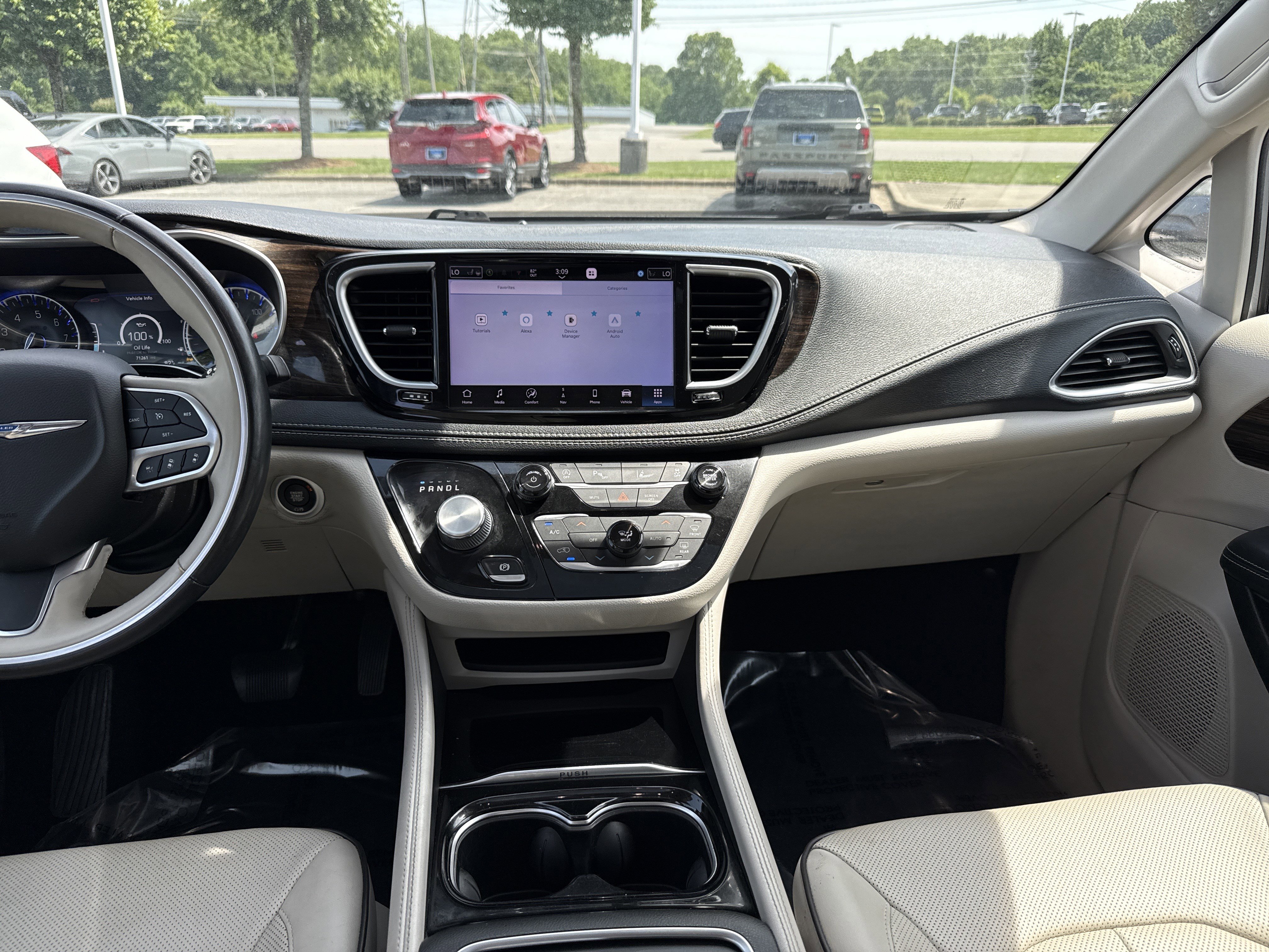 Used 2021 Chrysler Pacifica Limited AWD/4WD image 30