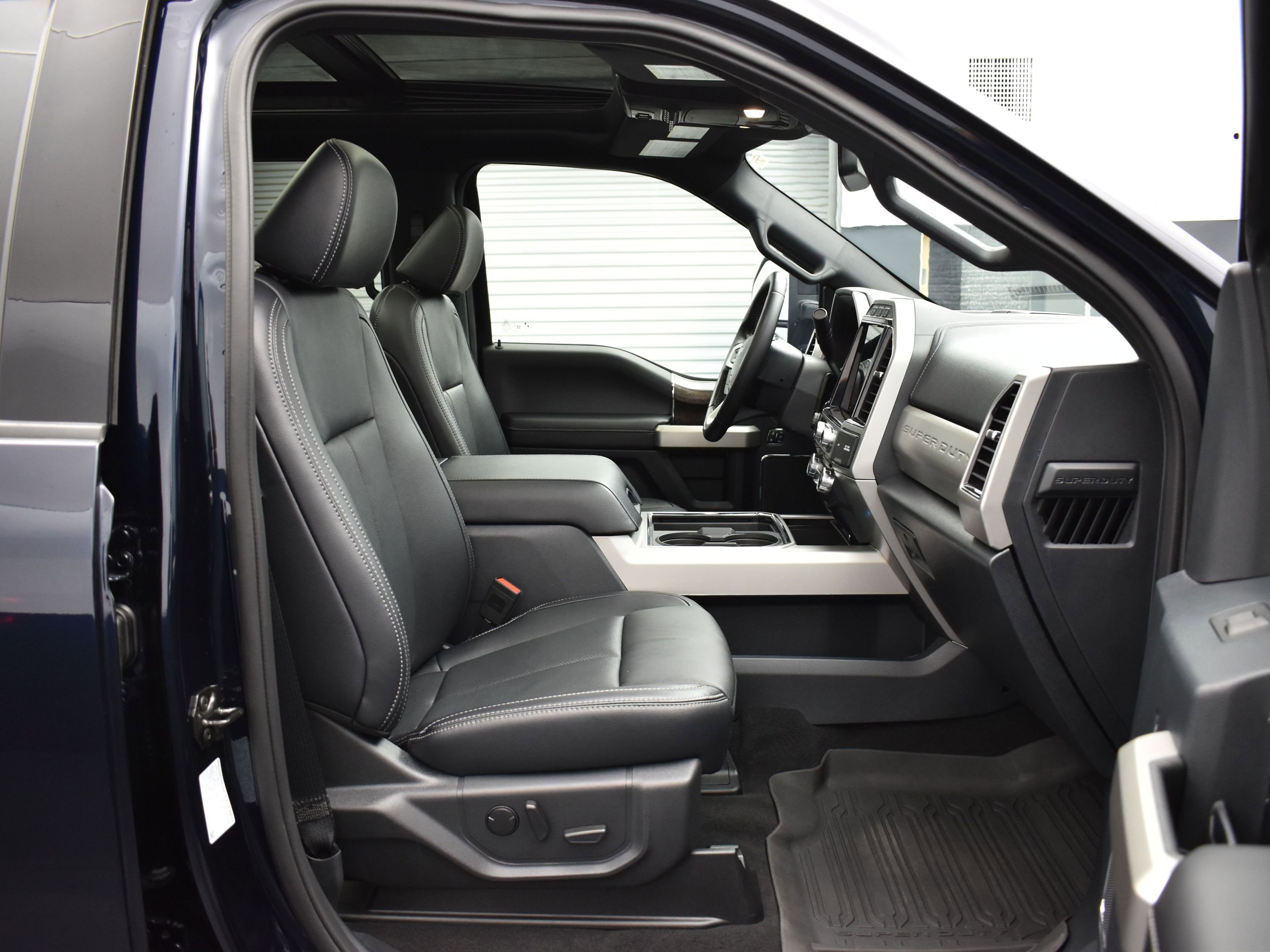 Used 2022 Ford F250 Lariat w/ Black Appearance Package image 12