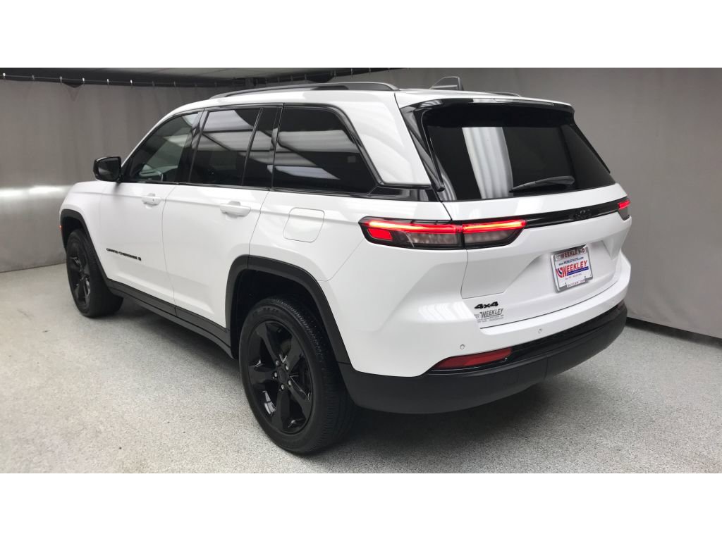 Used 2023 Jeep Grand Cherokee Altitude image 2