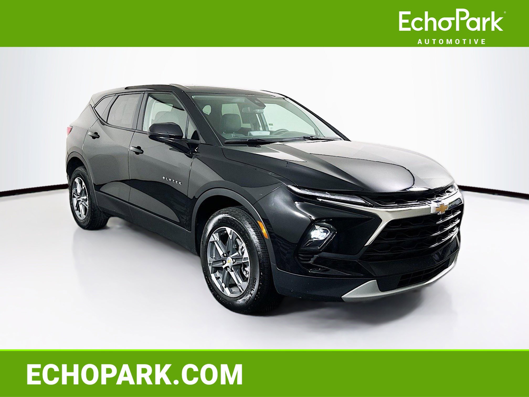 Used 2025 Chevrolet Blazer LT FWD image 1