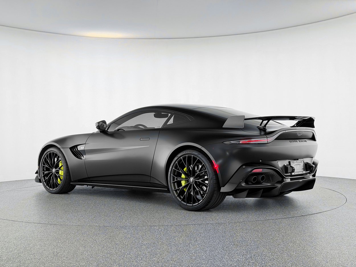 Used 2022 Aston Martin V8 Vantage Coupe image 3