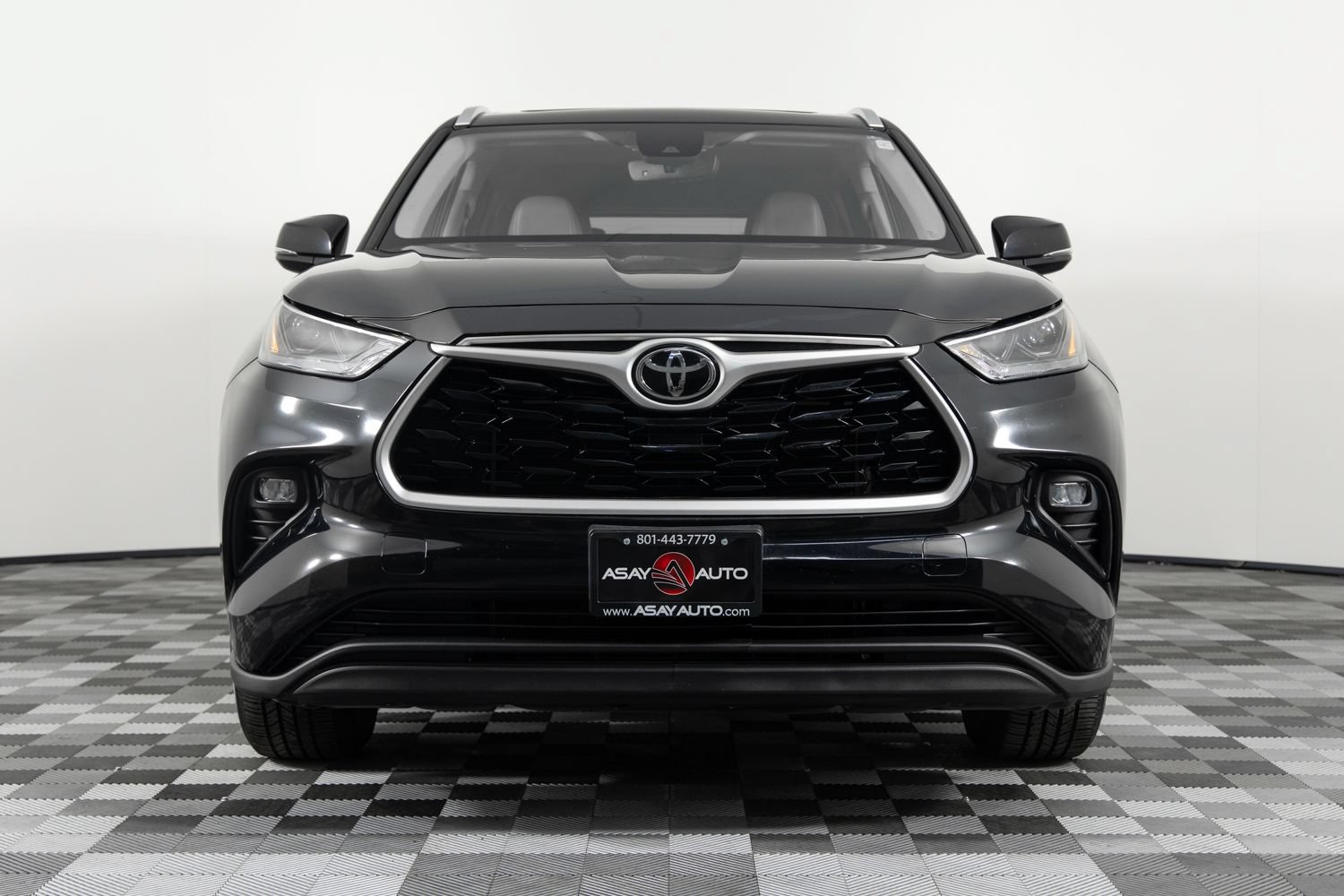 Used 2022 Toyota Highlander XLE AWD/4WD image 12