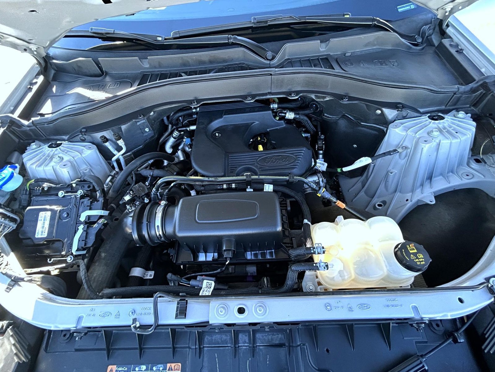 Used 2020 Ford Explorer XLT w/ Equipment Group 202A AWD/4WD image 26