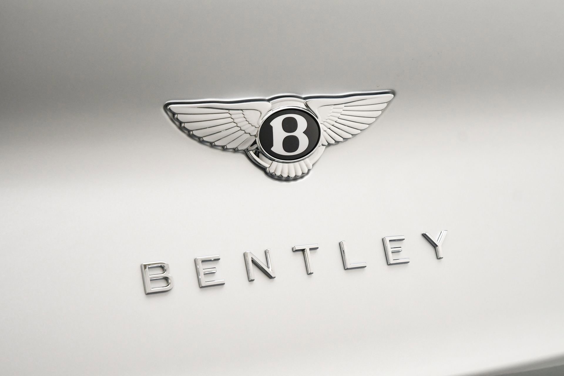 New 2025 Bentley Bentayga AWD/4WD image 24