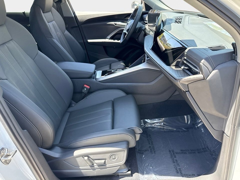 Certified 2025 Audi Q5 2.0T Premium Plus w/ Premium Plus image 11