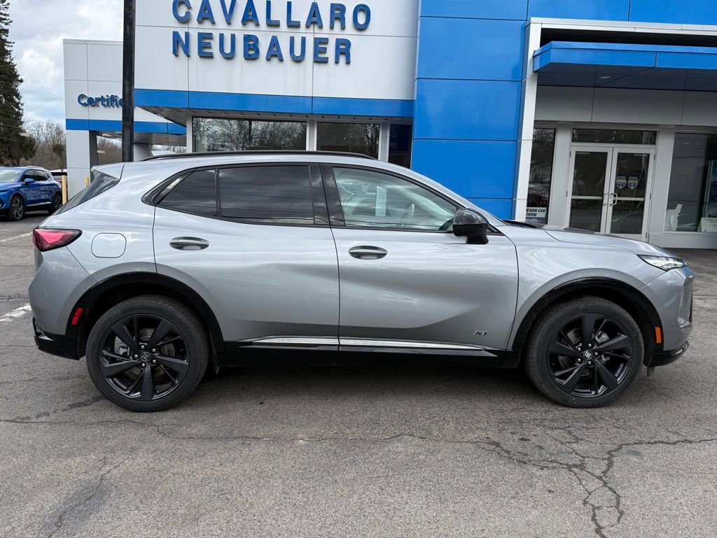 Used 2025 Buick Envision Sport Touring image 4